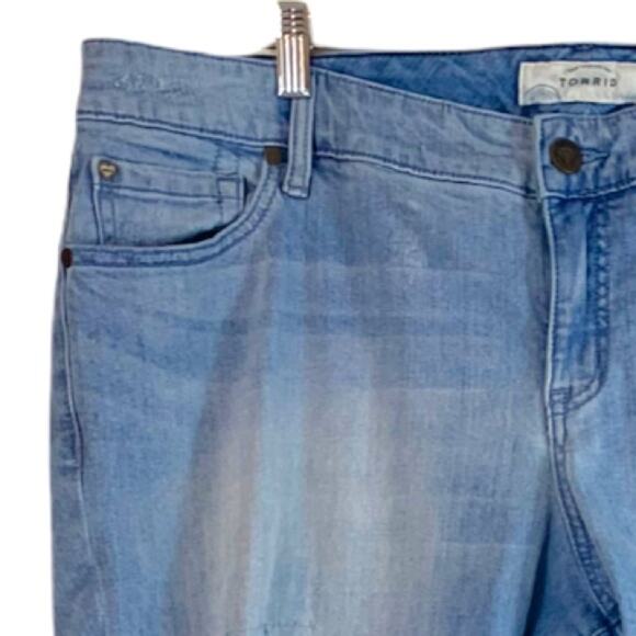 Torrid Women's Jeans Distressed Boyfriend High Rise Light Wash Plus Size 20 - Picture 5 of 8